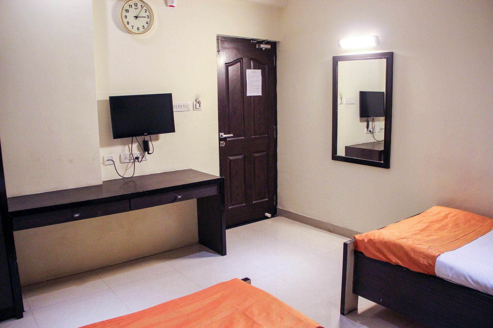Oyo 5765 Chennai Residency T Nagar Hotel Buitenkant foto